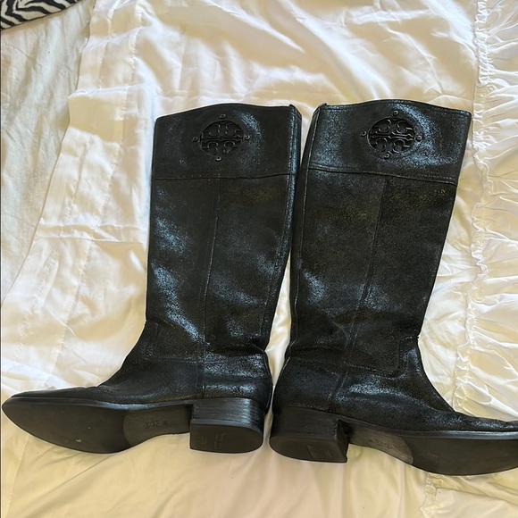 Black Knee-High Boots Tory Burch It has a few details. But not much original